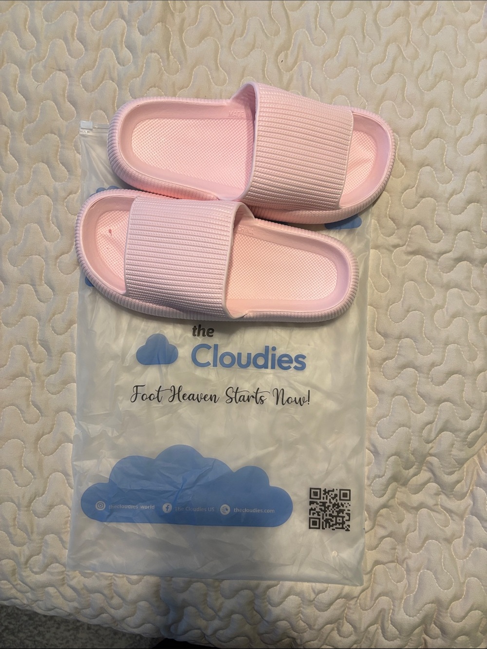 Women’s slides made by cloudies — Pink